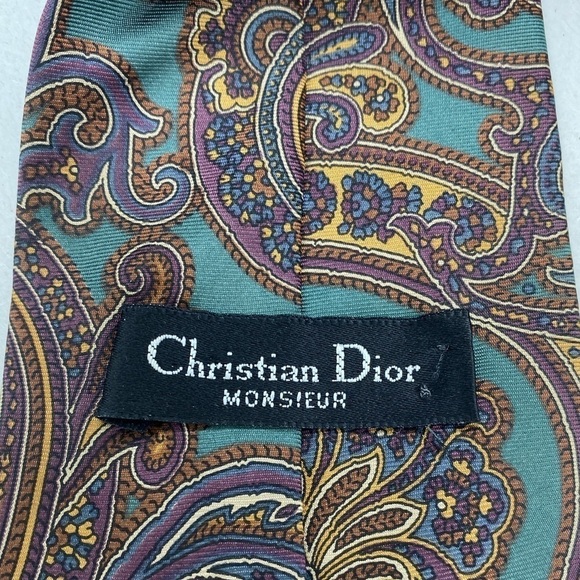 Christian Dior silk tie luxury wardrobe essential for office or dinner out - Picture 3 of 7